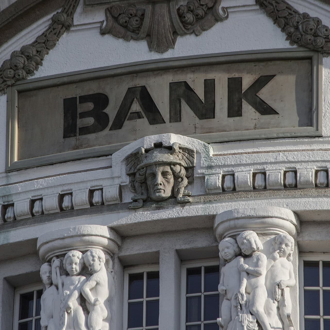 How to Sue a Bank against Actions Leading to Financial Injuries